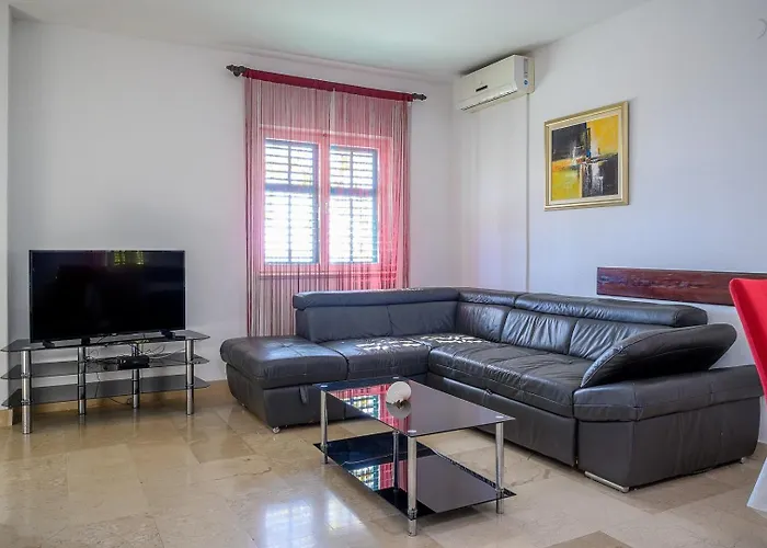 Sara By The Sea In - Ljubljeva