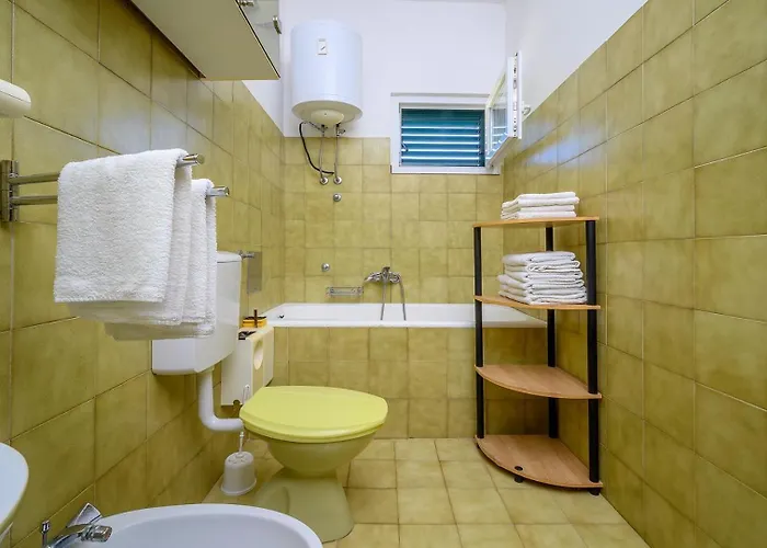 Sara By The Sea In - Ljubljeva