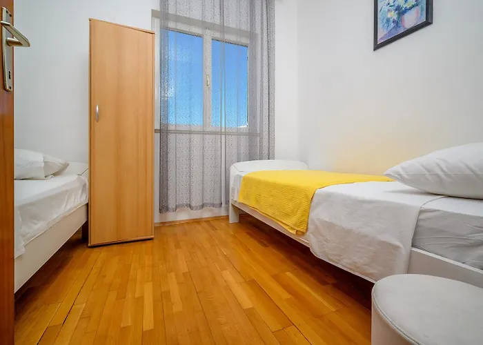 Sara By The Sea In - Ljubljeva *