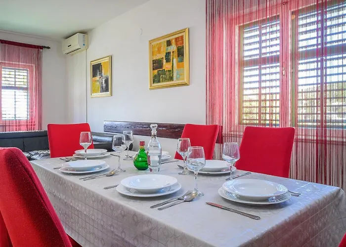 Sara By The Sea In - Ljubljeva *