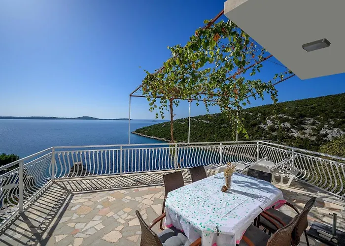 Villa Sara By The Sea In - Ljubljeva